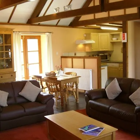 Charming And Contemporary Converted Family Barn In Cornwall With Priva Hotel 3*