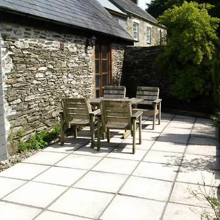 Charming And Contemporary Converted Family Barn In Cornwall With Priva Looe